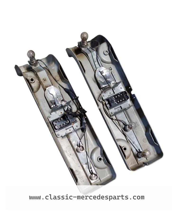 Lampenhouders links en rechts Mercedes W107 R107 Europees, Auto-onderdelen, Verlichting, Mercedes-Benz, Gebruikt, Ophalen of Verzenden