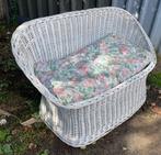 Vintage witte rieten bank/rieten tuinbank van rotan d, Ophalen, Gebruikt, Rotan