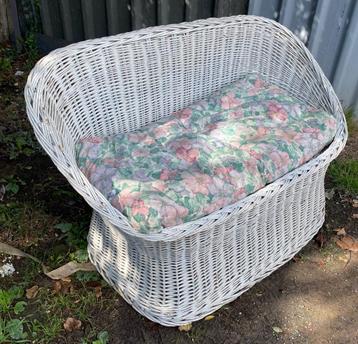 Vintage witte rieten bank/rieten tuinbank van rotan d beschikbaar voor biedingen