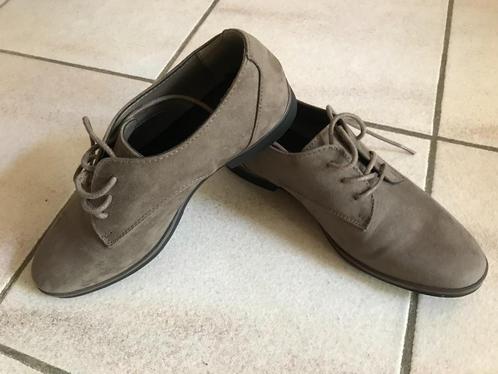 1 paar bruine schoenen, Kleding | Dames, Schoenen, Zo goed als nieuw, Schoenen met lage hakken, Bruin, Ophalen of Verzenden