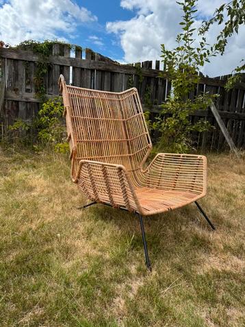 Rotan stoel beschikbaar voor biedingen
