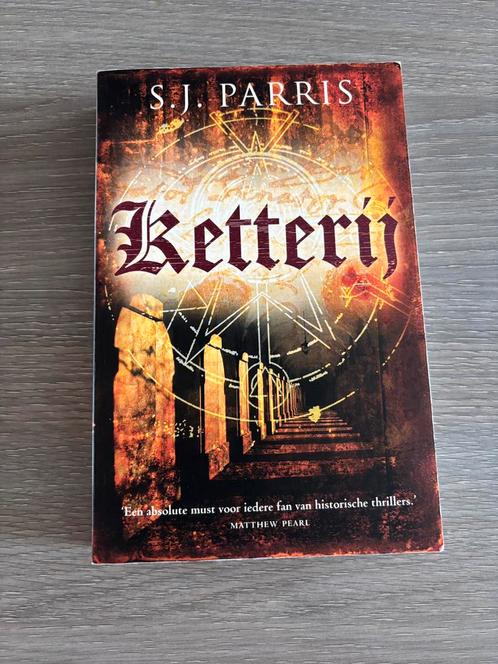 S.J. Parris - Ketterij, Boeken, Thrillers, Zo goed als nieuw, Ophalen of Verzenden