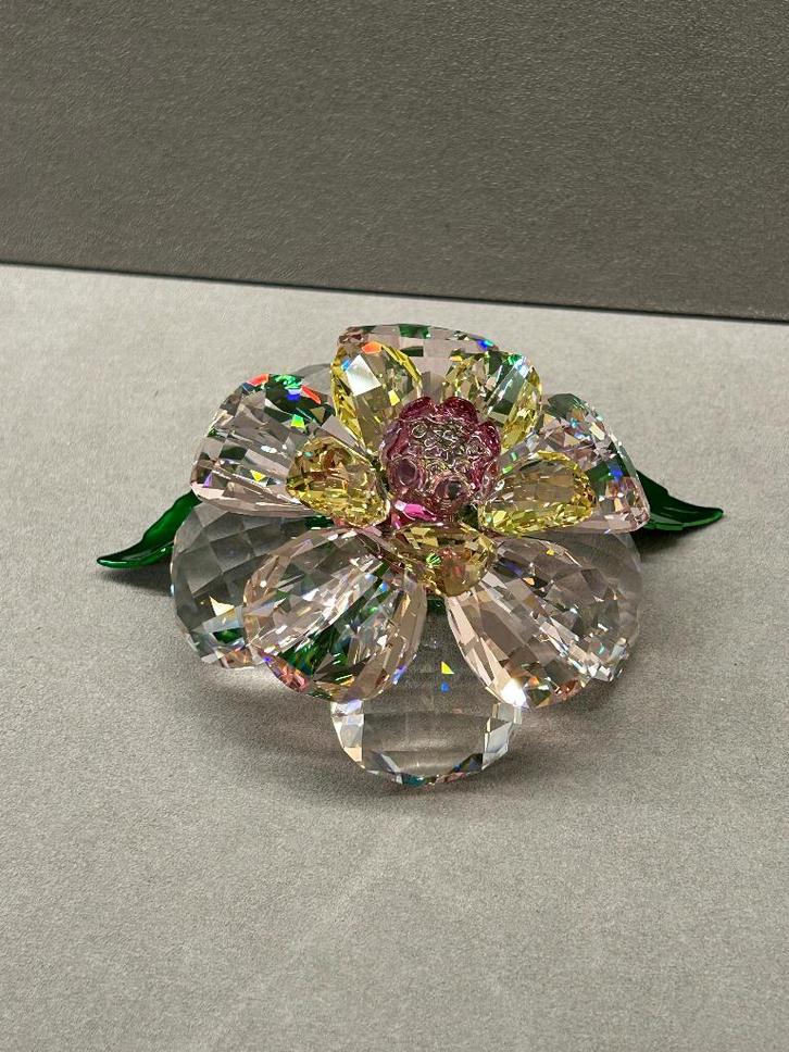 Swarovski Idyllia Florere Camellia bloem, Verzamelen, Swarovski, Nieuw, Figuurtje, Ophalen of Verzenden
