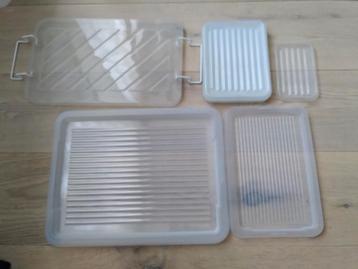 Gratis plastic deksels, zie maten in beschrijving beschikbaar voor biedingen
