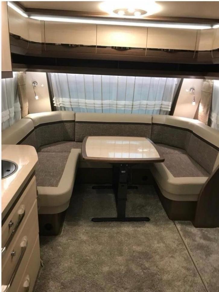 Hobby prestige 560 WFU, Caravans en Kamperen, Caravans, Particulier, tot en met 4, 1250 - 1500 kg, Standaardzit, Hobby, Frans bed
