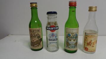 4 kleine flesjes 3 van martini , 1 van Kruidenwijn  beschikbaar voor biedingen