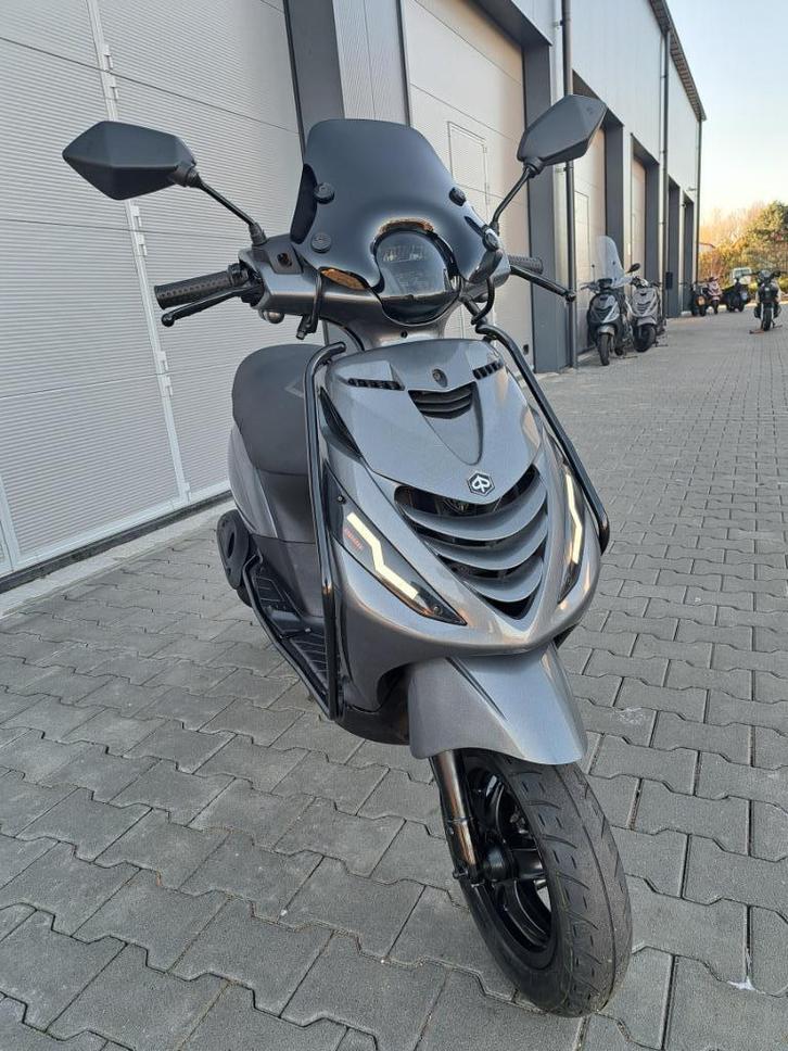 Piaggio Zip 4T Scooter Argaat Grijs FULL LED (A-KLASSE), Fietsen en Brommers, Scooters | Overige merken, Zo goed als nieuw, Klasse A (25 km/u)