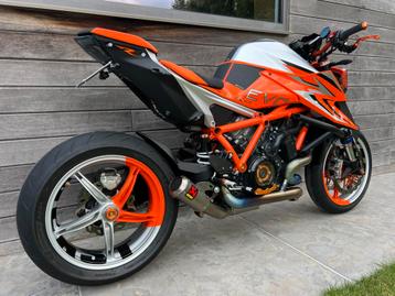 Unique et emballée KTM Superduke 1290R EVO de 2023!! disponible aux enchères