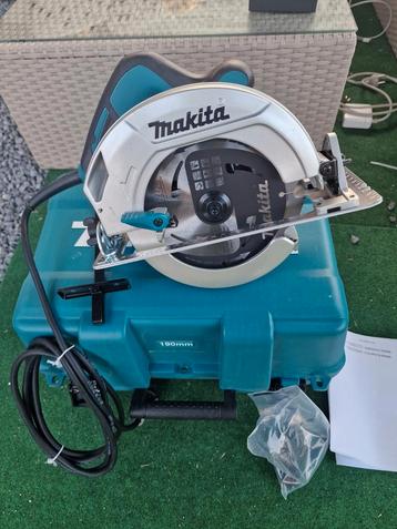 makita circlezaag met draad  , doos en alle toebehoren beschikbaar voor biedingen