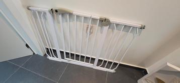 Barrière bébé solide largeur entre 71 et 120 cm beschikbaar voor biedingen