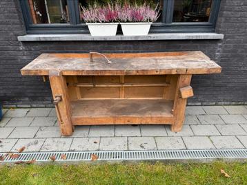 Vintage houten werkbank in goede gebruikte staat disponible aux enchères