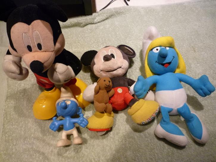 2 Mickeys et 2 Stroupmfs pour enfants ou collectionneurs, Enfants & Bébés, Jouets | Jouets de bébé, Utilisé, Enlèvement ou Envoi