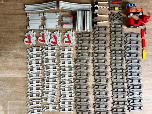 Duplo lot treinsporen, rails, overweg, wissels, locomotief.., Kinderen en Baby's, Speelgoed | Duplo en Lego, Zo goed als nieuw