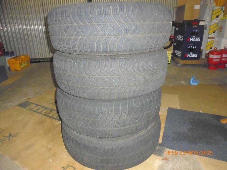 4X Pirelli 185/60/R15 88T VW AUDI winterband, Auto-onderdelen, Banden en Velgen, Band(en), Winterbanden, 15 inch, 185 mm, Personenwagen