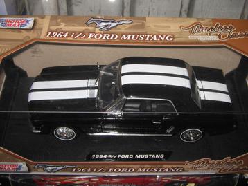 diverse modelauto's op 1/18 met doos beschikbaar voor biedingen