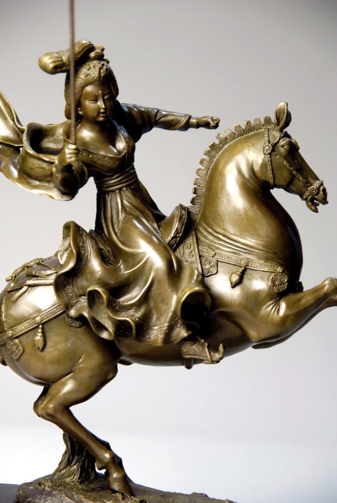 Cavalière jouant au polo. Bronze, Antiek en Kunst, Kunst | Beelden en Houtsnijwerken, Ophalen of Verzenden