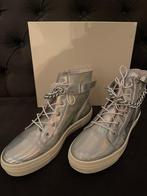 Exclusieve Armani design meisjes dames sneakers maat 40, Kleding | Dames, Ophalen of Verzenden, Zo goed als nieuw, Sneakers, Grijs