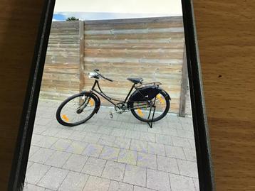 Oude dames fiets beschikbaar voor biedingen