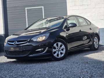 Opel Astra Berline * Carnet complet * (bj 2012) beschikbaar voor biedingen