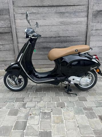 Vespa Primavera 50cc Zwart (Klasse A) beschikbaar voor biedingen