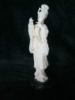 Oosters beeldje - geisha met beker, Enlèvement