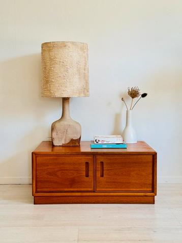 Vintage lowboard tv-meubel teak jaren 60 beschikbaar voor biedingen