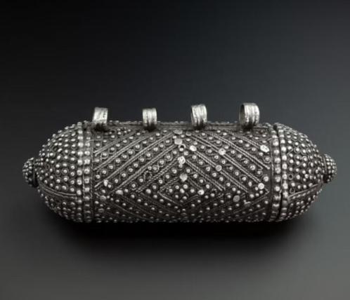 Antieke Zilveren Jemen Hirz Amulet Capsule Hanger, Handtassen en Accessoires, Antieke sieraden, Hanger, Zilver, Ophalen of Verzenden