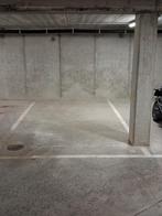 Centraak gelegden autostaanplaats in beveiligde garage, Immo, Garages & Places de parking, Gand