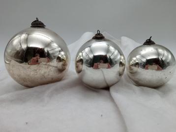 3 antieke zilveren heksenballen