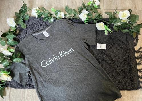 T-shirt Calvin Klein neuf gris avec étiquette XS, Kleding | Dames, T-shirts, Nieuw, Wit