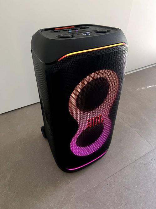 Te huur: JBL PartyBox Stage 320 – dé speaker voor elk feest, Audio, Tv en Foto, Luidsprekerboxen, Nieuw, 120 watt of meer, JBL