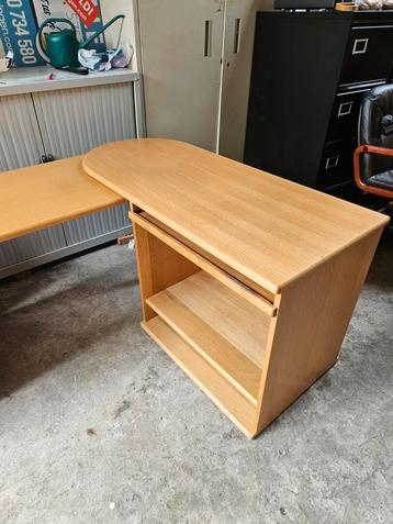 Te koop houten bureau  met stoel