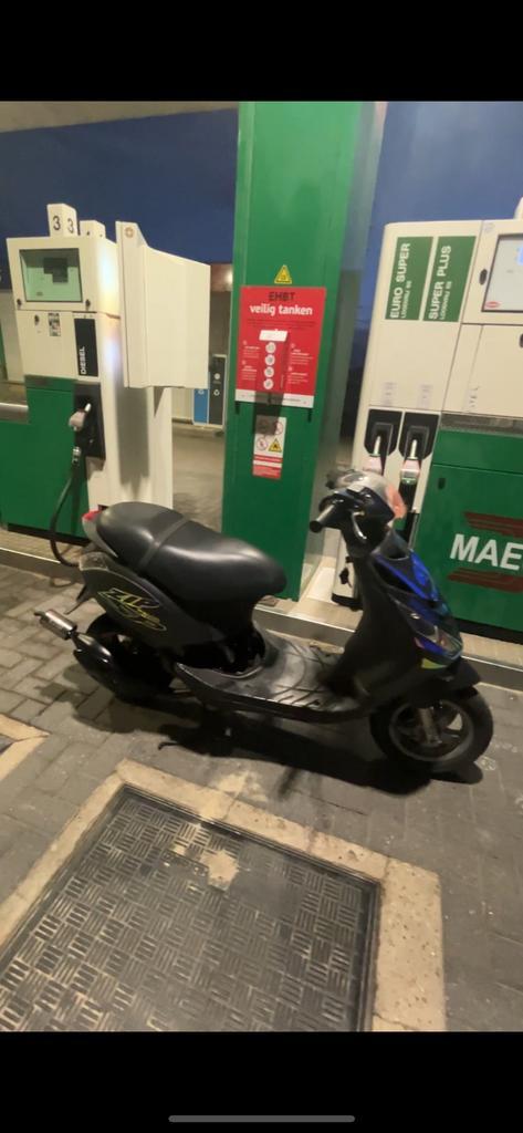 Piaggio zip 50cc 2 takt, Fietsen en Brommers, Scooters | Piaggio, Zo goed als nieuw, Zip, Klasse B (45 km/u), Tweetakt, Ophalen