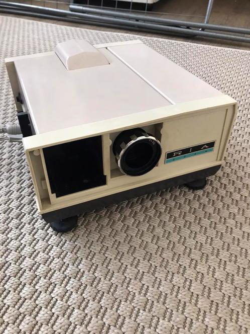 Vintage dia projector RIA 2024, Audio, Tv en Foto, Diaprojectoren, Zo goed als nieuw, Ophalen of Verzenden