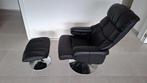 Jysk Fauteuil m/voetenbank HASSELAGER zwart leer, Huis en Inrichting, Ophalen, 125 tot 150 cm, Leer, Zo goed als nieuw