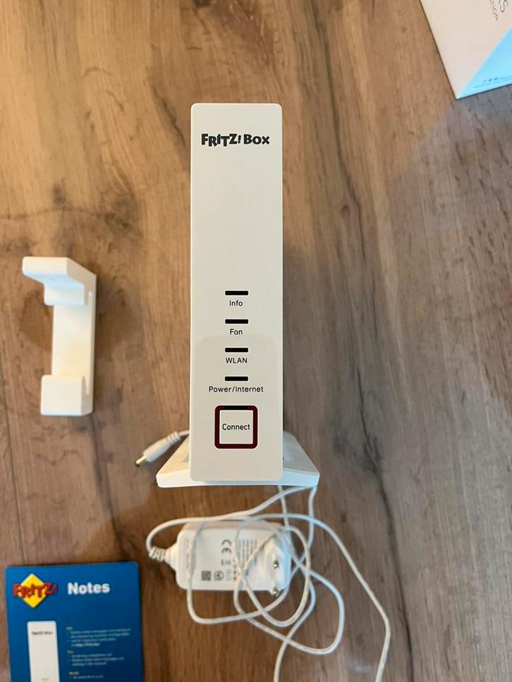 Routeur Fritz!box 4060 édition international, Computers en Software, Routers en Modems, Zo goed als nieuw, Router met modem, Ophalen