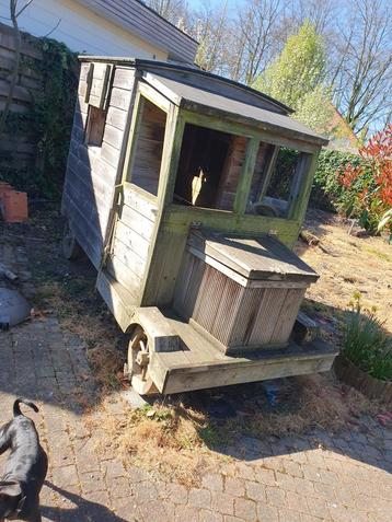 Houten speelauto beschikbaar voor biedingen