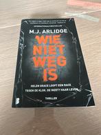 MJ Arlidge - Wie niet weg is, Ophalen of Verzenden, Zo goed als nieuw