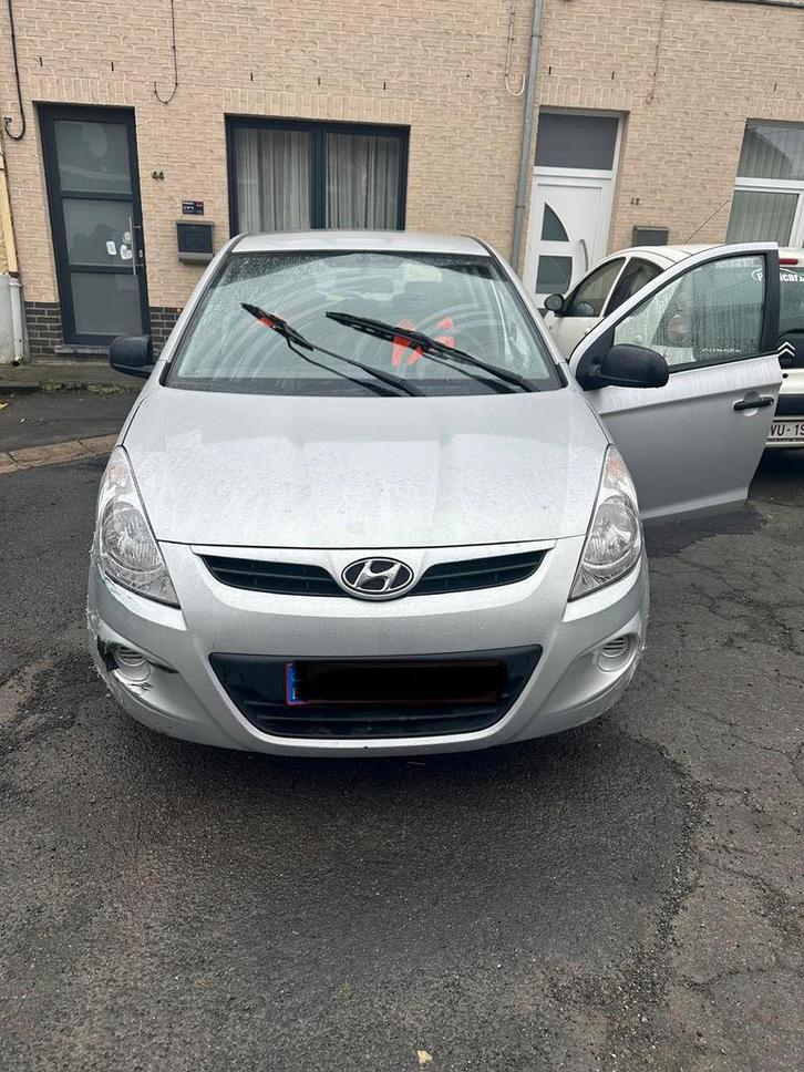 Hyundai i20 2010, Autos, Hyundai, Particulier, i20, Essence, Euro 4, Autre carrosserie, 5 portes, Boîte manuelle, Argent ou Gris