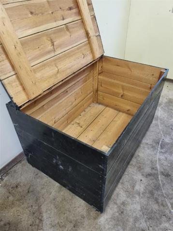 houten koffer beschikbaar voor biedingen