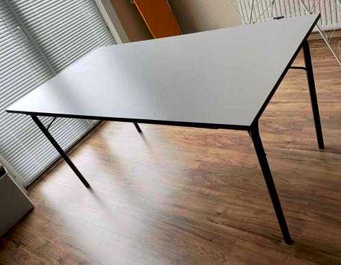 Stevige witte inklaptafel met zwarte poten, Huis en Inrichting, Tafels | Eettafels, Gebruikt, Ophalen