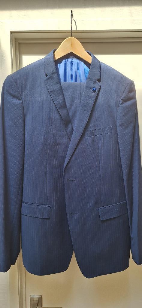 Mooi gestreept herenkostuum - Van Gils, Kleding | Heren, Kostuums en vesten, Zo goed als nieuw, Maat 52/54 (L), Blauw, Ophalen