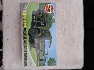 Bouwdoos Bedford Refueller school 1:76 splinternieuw en komp beschikbaar voor biedingen