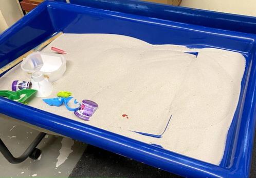 Zeer degelijke speel/zandtafel op wieltjes met afdekplaat, Kinderen en Baby's, Speelgoed | Buiten | Zandbakken, Ophalen