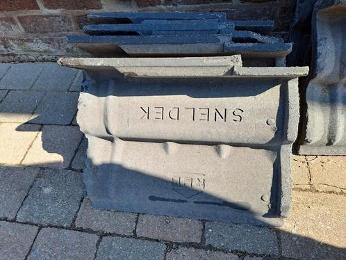 GRATIS beton  dakpannen kantpannen, Doe-het-zelf en Bouw, Dakpannen en Dakbedekking, Gebruikt, Dakpannen, Ophalen
