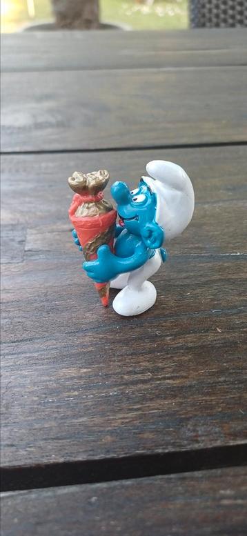 Smurf schtroumpf met rode snoepzak beschikbaar voor biedingen