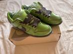 Size 10 - Nike The Powerpuff Girls x Dunk  SB Low Buttercup, Ophalen, Overige kleuren, Nike, Nieuw