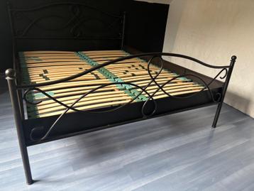 Compleet metalen retro bed + 2 nachtkastjes, Queen size, 210 cm, Enlèvement, Utilisé