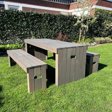 Nouveaux ensembles de jardin anthracite disponible aux enchères