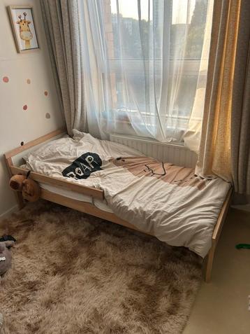 Peuterbed met matrasje  beschikbaar voor biedingen